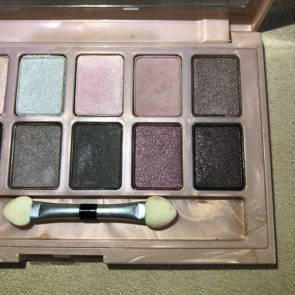 The Blushed Nudes Pallet - Picture 5 of 8